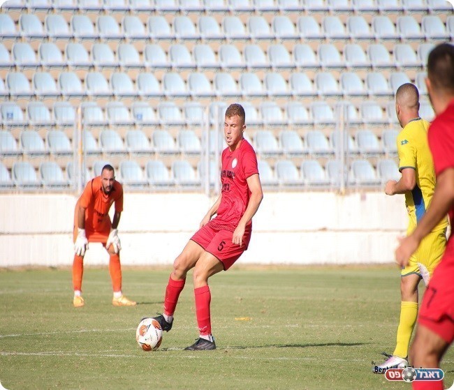 מעוז ההגנה של הרצליה. הבלם תמיר חיימוביץ' (בן מלניק)